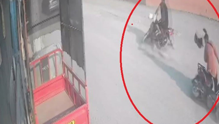 Dengesini kaybederek motosikletten düşen kadına karşıdan gelen motosiklet çarptı
