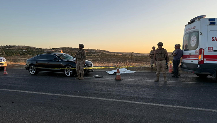 Diyarbakır’da yolun karşısına geçemeye çalışan çifte otomobil çarptı: 1 ölü, 1 yaralı
