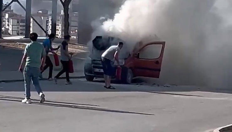 Ereğli’de seyir halinde hafif ticari araç alev alarak yandı
