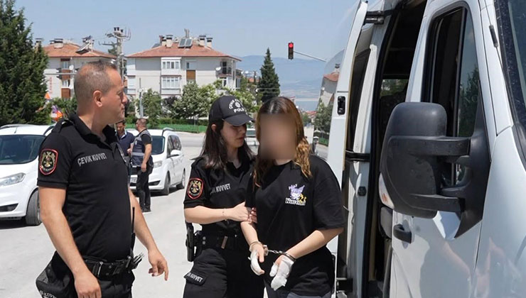 Evinin kapısında öldürülen Özge Bedir cinayetine 3 tutuklama