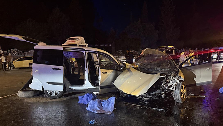 Gaziantep’te otomobil ile hafif ticari araç çarpıştı, 5 kişi öldü, 2 kişi yaralandı