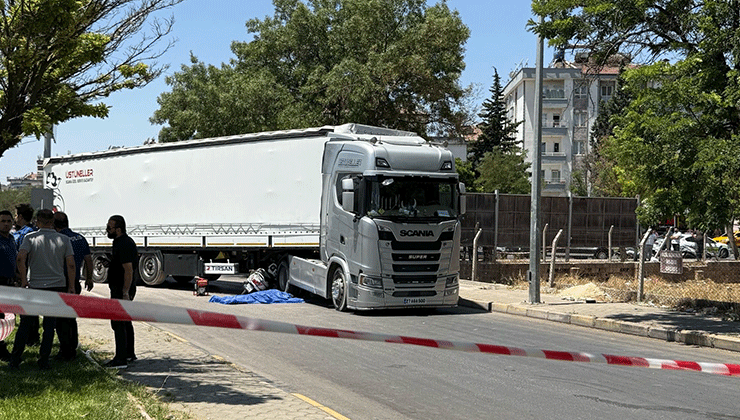 Gaziantep’te tırın altında kalan motosikletteki 2 kişi hayatını kaybetti