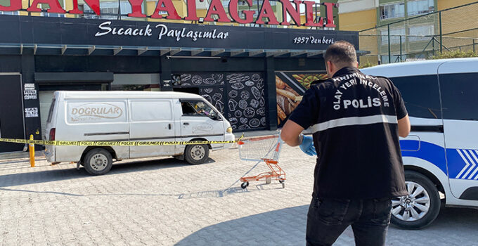 Husumetlisiyle önce tokalaştı sonra bacaklarından vurdu