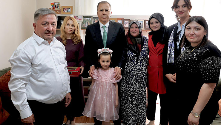 İçişleri Bakanı Ali Yerlikaya, Konya’da şehit ailesini ziyaret etti