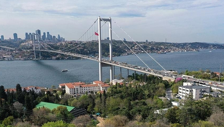 İstanbul Boğazı’nda gemi trafiği çift yönlü askıya alındı