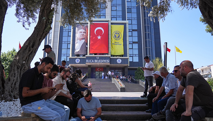 İzmir’de iki belediyede işçiler iş bıraktı
