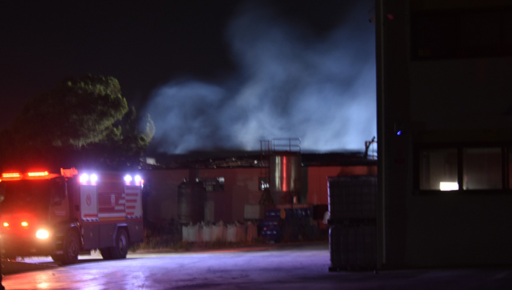İzmir’de kimya fabrikasında korkutan yangın