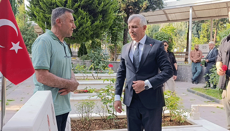 Kahramanmaraş’ta deprem şehitleri kabirleri başında anıldı