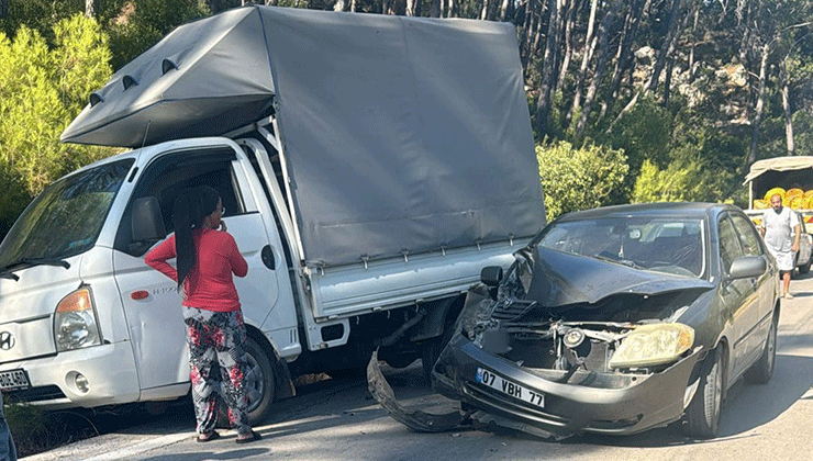 Kamyonete çarpan otomobil sürücüsü hayatını kaybetti