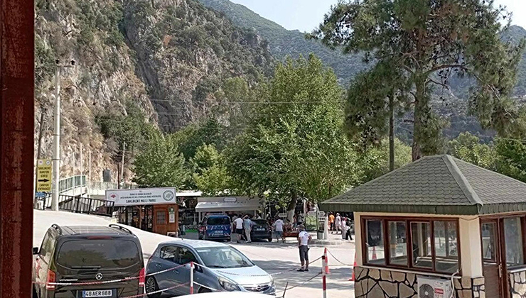 Kanyonda başına taş düşen 3 yaşındaki Yamaç, ağır yaralandı