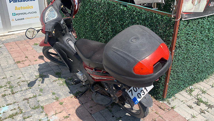 Karaman’da devrilen motosikletin sürücüsü yaralandı