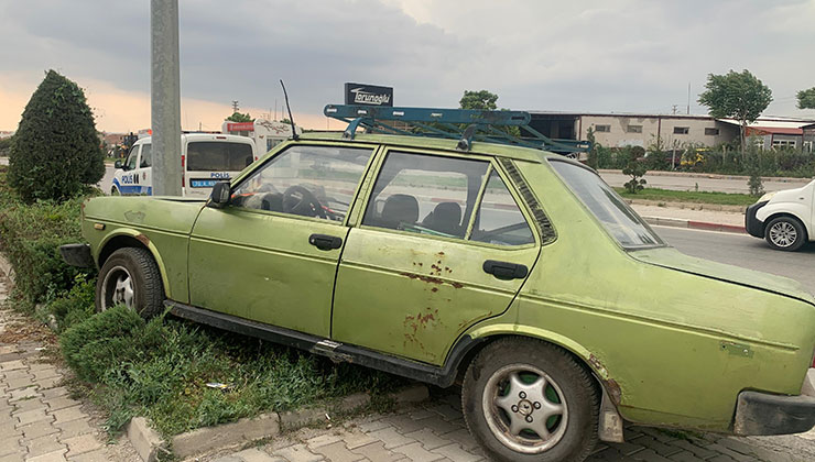 Karaman’da direğe çarpan otomobilin sürücüsü kazayı yara almadan atlattı