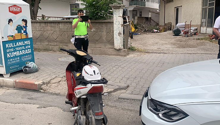 Karaman’da elektrikli bisiklet park halindeki otomobile çarptı: 1 yaralı