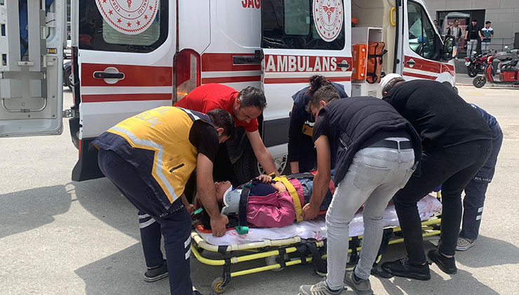 Karaman’da kepçe ile çarpışan elektrikli bisikletli çocuk yaralandı