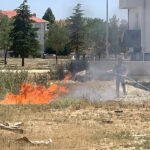 Karaman’da tutuşan inşaat atıklarındaki alevler büyümeden söndürüldü