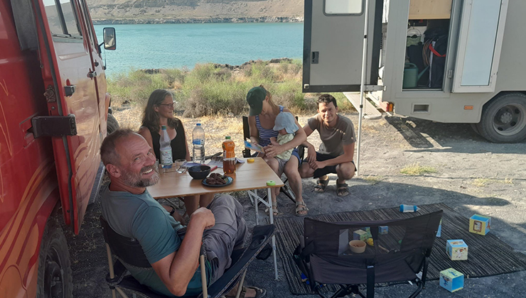 Karapınar’ın doğal güzelliği Acıgöl, yabancı turistlerin gözdesi oldu