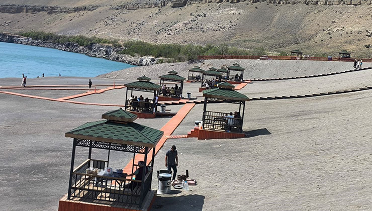 Karapınar’ın gözdesi Acıgöl’e bayramda ziyaretçi akını