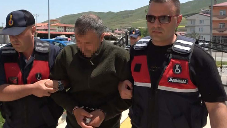 Kardeşini öldürüp, kendi oğlu ve diğer kardeşini yaralayan eski muhtar adliyede