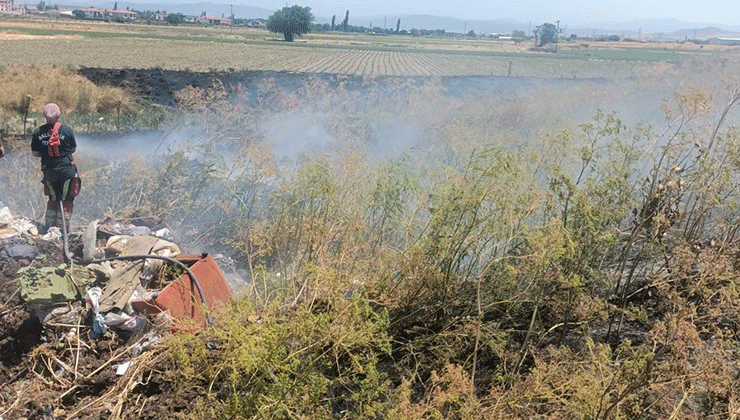 Karesi ilçesinde anız yangını kontrol altına alındı