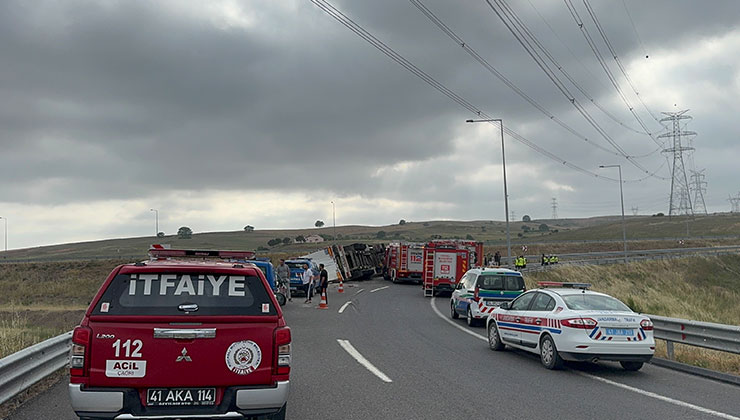 Karpuz yüklü tır devrildi: 1 ölü, 3 yaralı