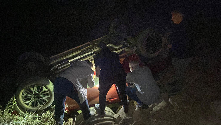 Kemaliye’de otomobil su kanalına uçtu: 4 yaralı