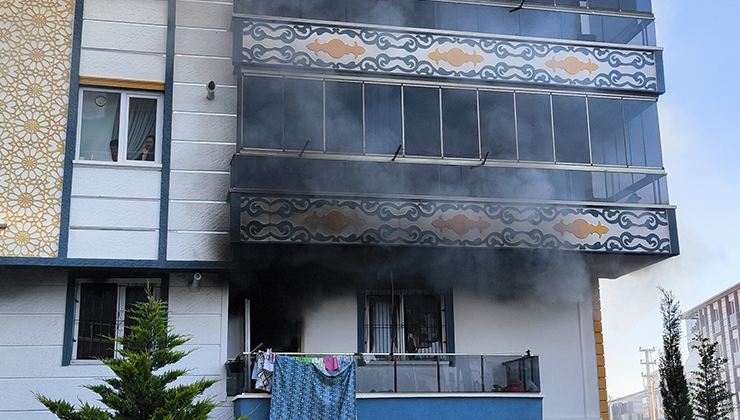 Kırıkkale’de 3 katlı apartmanda çıkan yangında 8 kişi dumandan etkilendi