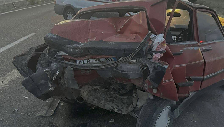 Kırıkkale’de otomobil ile kamyonet çarpıştı: 1 ölü, 2 yaralı