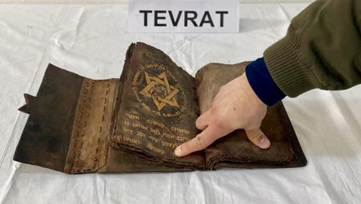 Kırşehir’de 700 yıllık el yazması Tevrat ele geçirildi