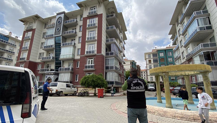 Konya’da apartmanın 5’inci katından düşen 2 yaşındaki çocuk hayatını kaybetti