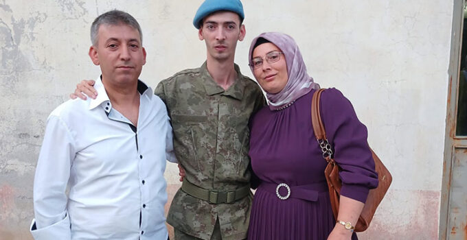 Konya’da asker olmak isteyen engelli genç için temsili “asker eğlencesi” düzenlendi