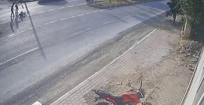 Konya’da devrilen motosikletten düşen sürücü metrelerce sürüklendi