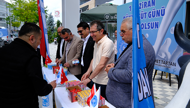 Konya’da Dünya Süt Günü dolayısıyla ücretsiz süt dağıtıldı