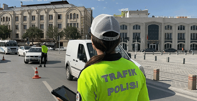 Konya’da trafik ekiplerinden YKS tedbirleri