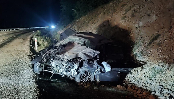 Konya’da yolcu otobüsüyle çarpışan otomobilin sürücüsü öldü, 8 kişi yaralandı