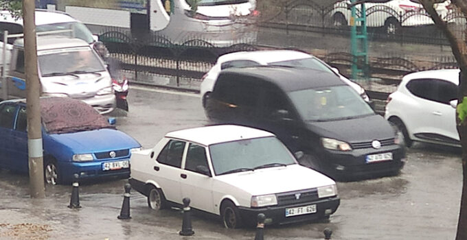 Konya’yı dolu ve şiddetli yağış vurdu
