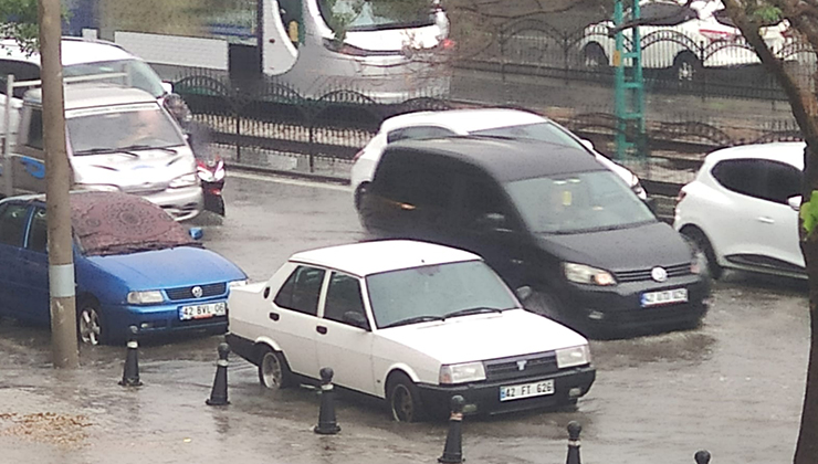 Konya’yı dolu ve şiddetli yağış vurdu