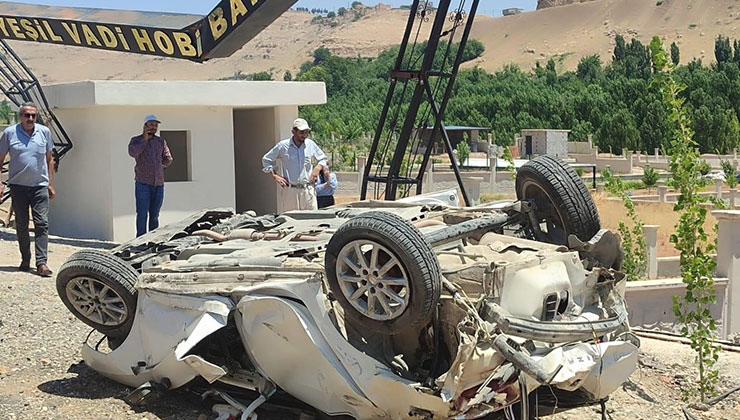 Mardin’de kontrolden çıkan otomobil şarampole yuvarlandı: 1 ölü, 1 yaralı