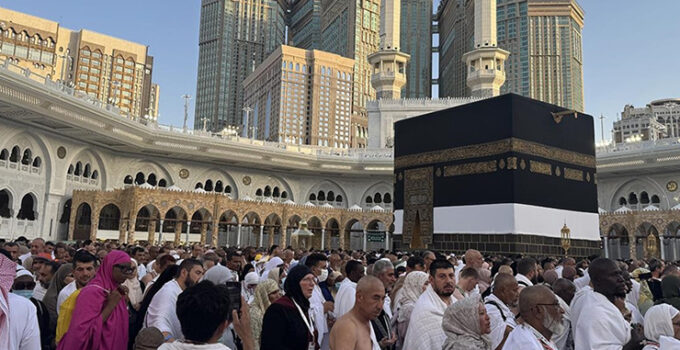 Medine’deki ziyaretlerini tamamlayan Türk hacı adayları Mekke’ye geçti