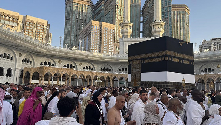 Medine’deki ziyaretlerini tamamlayan Türk hacı adayları Mekke’ye geçti