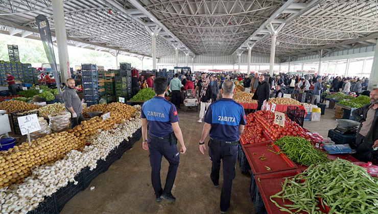 Meram zabıtasından pazar ve marketlerde sıkı takip