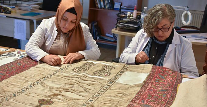 Mevlana’ya ait olduğu değerlendirilen eserler restore ediliyor
