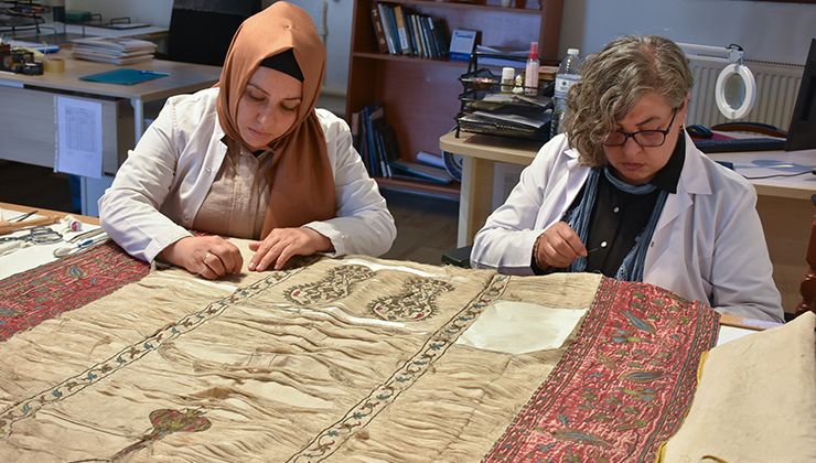 Mevlana’ya ait olduğu değerlendirilen eserler restore ediliyor