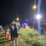Minibüs tarlaya savrulup devrildi: 1 ölü, 1 yaralı