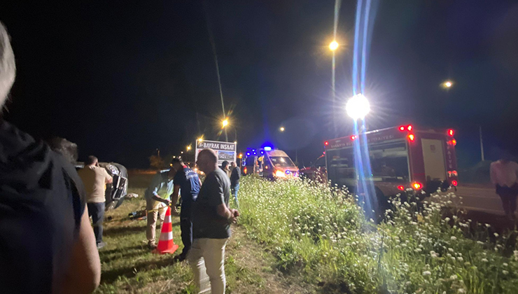 Minibüs tarlaya savrulup devrildi: 1 ölü, 1 yaralı