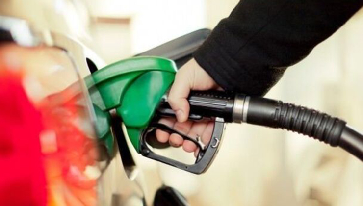 Motorinin litre fiyatına bir seferde 3.3 TL zam 55 lirayı geçecek! Benzine de zam geliyor