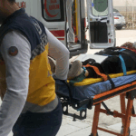 Motosiklet kaldırıma çarptı: 2 yaralı