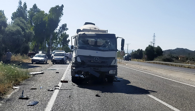 Muğla’da beton mikseri ile yolcu minibüsü çarpıştı: 1 kişi öldü, 12 kişi yaralandı