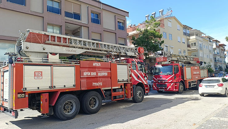 Ocakta unutulan düdüklü tencerenin dumanları itfaiyeyi alarma geçirdi