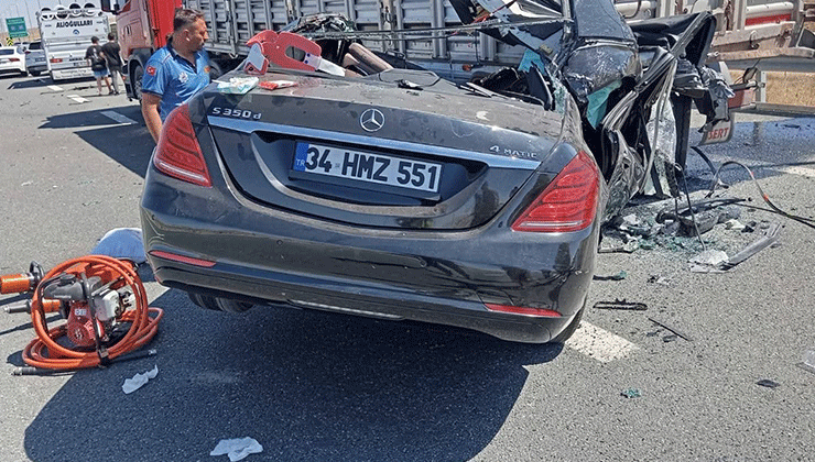 Otomobil TIR’a arkadan çarptı: 2 ölü, 1 yaralı