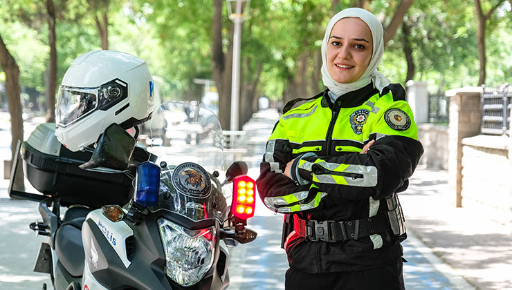 Polis Safiye, tutkusu motosikletle trafik güvenliğini sağlıyor